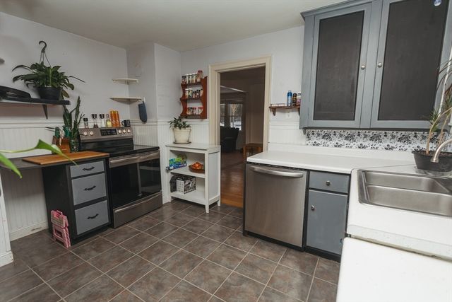 25 Barton Rd, Greenfield, MA 01301