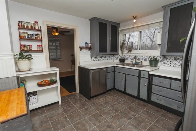 25 Barton Rd, Greenfield, MA 01301