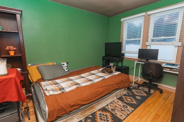 25 Barton Rd, Greenfield, MA 01301