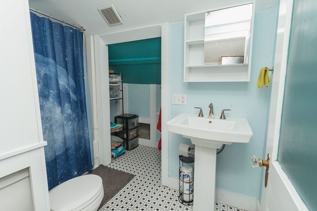 25 Barton Rd, Greenfield, MA 01301