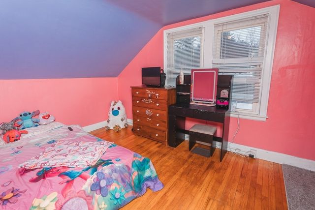 25 Barton Rd, Greenfield, MA 01301