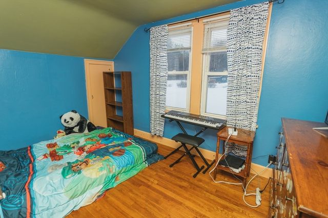 25 Barton Rd, Greenfield, MA 01301