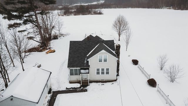 25 Barton Rd, Greenfield, MA 01301