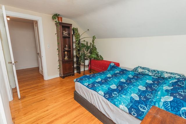 25 Barton Rd, Greenfield, MA 01301