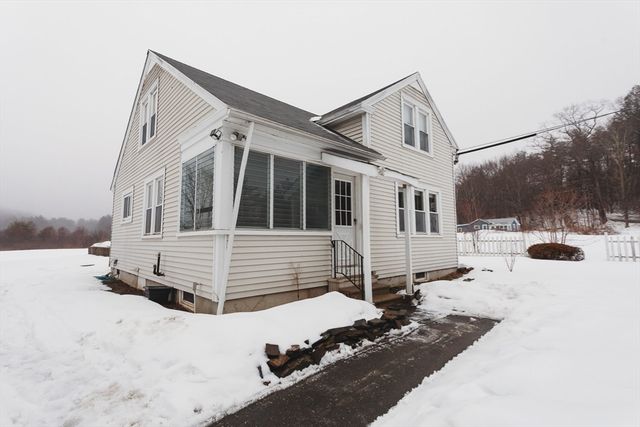25 Barton Rd, Greenfield, MA 01301