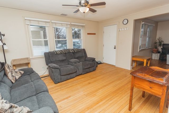 25 Barton Rd, Greenfield, MA 01301