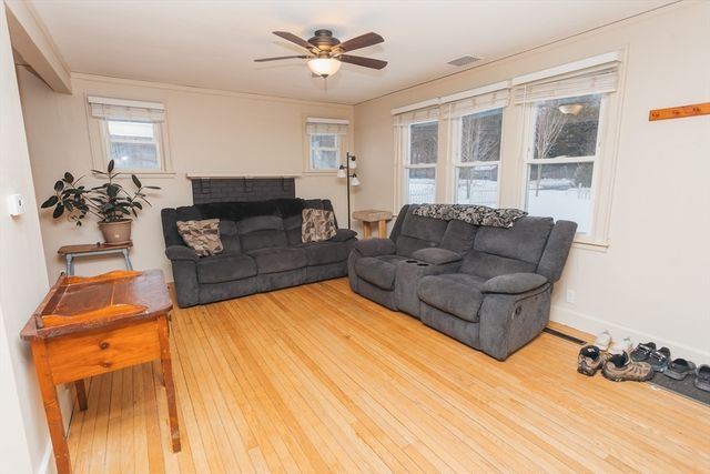 25 Barton Rd, Greenfield, MA 01301