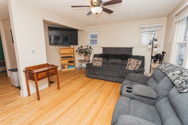 25 Barton Rd, Greenfield, MA 01301