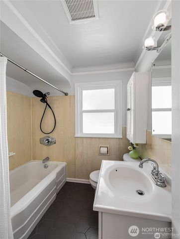 647 NW 51st Street, Seattle, WA 98107