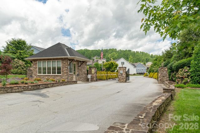 31 BLACK IRON Lane, Hendersonville, NC 28792