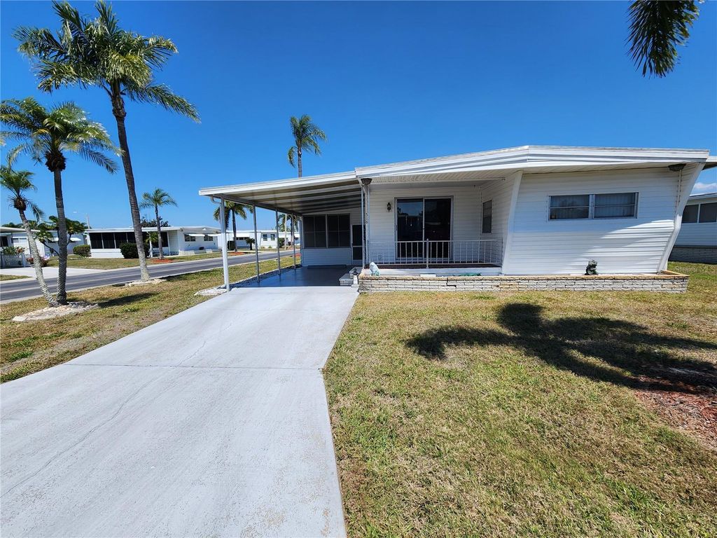 Image 2 of property listing at 316 DANUBE CIRCLE, Bradenton, FL 34207