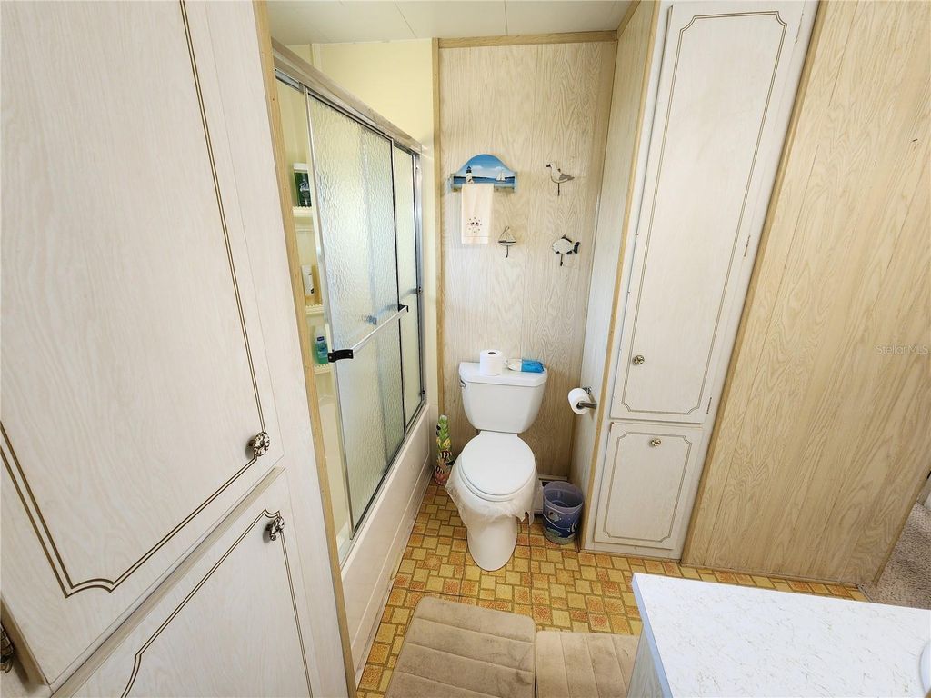 Image 12 of property listing at 316 DANUBE CIRCLE, Bradenton, FL 34207