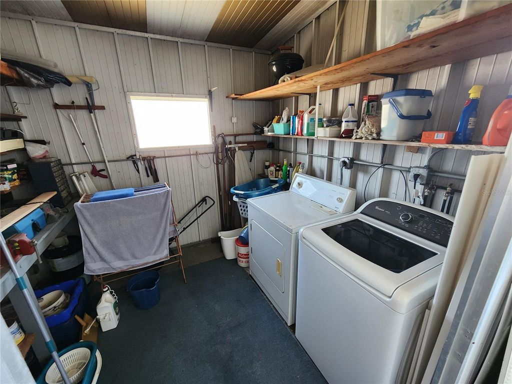 Image 27 of property listing at 316 DANUBE CIRCLE, Bradenton, FL 34207