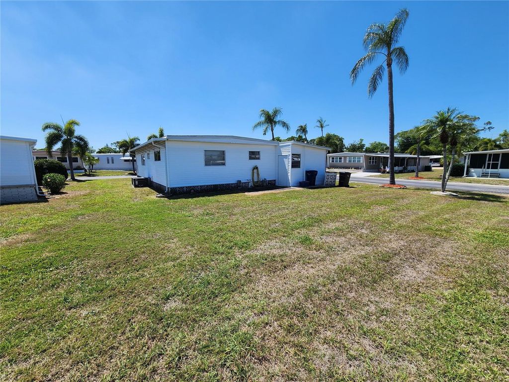 Image 30 of property listing at 316 DANUBE CIRCLE, Bradenton, FL 34207