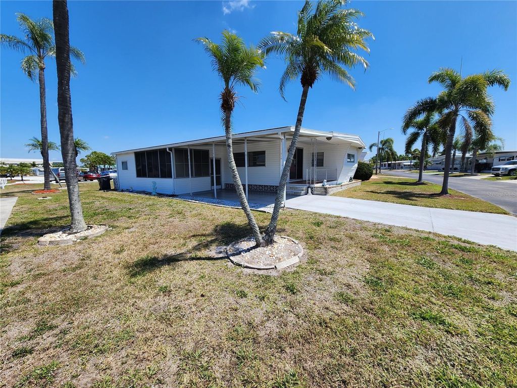 Image 32 of property listing at 316 DANUBE CIRCLE, Bradenton, FL 34207