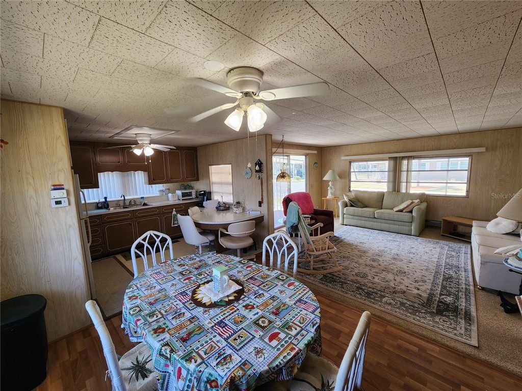 Image 5 of property listing at 316 DANUBE CIRCLE, Bradenton, FL 34207