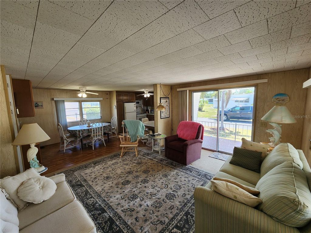 Image 6 of property listing at 316 DANUBE CIRCLE, Bradenton, FL 34207