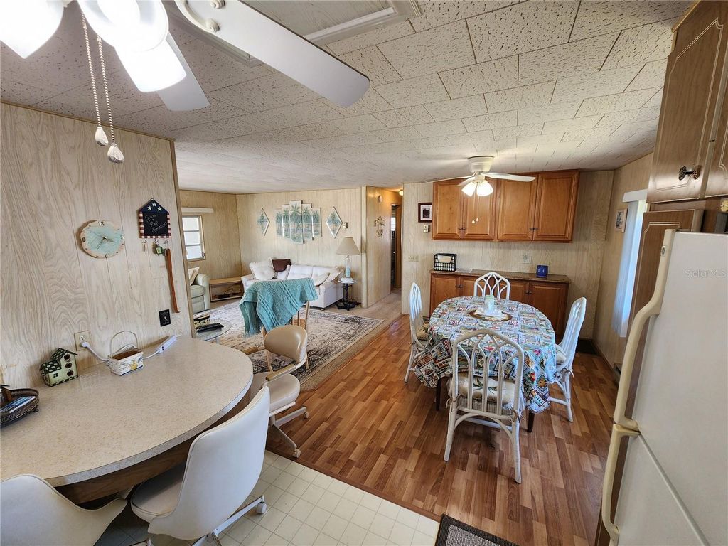 Image 8 of property listing at 316 DANUBE CIRCLE, Bradenton, FL 34207