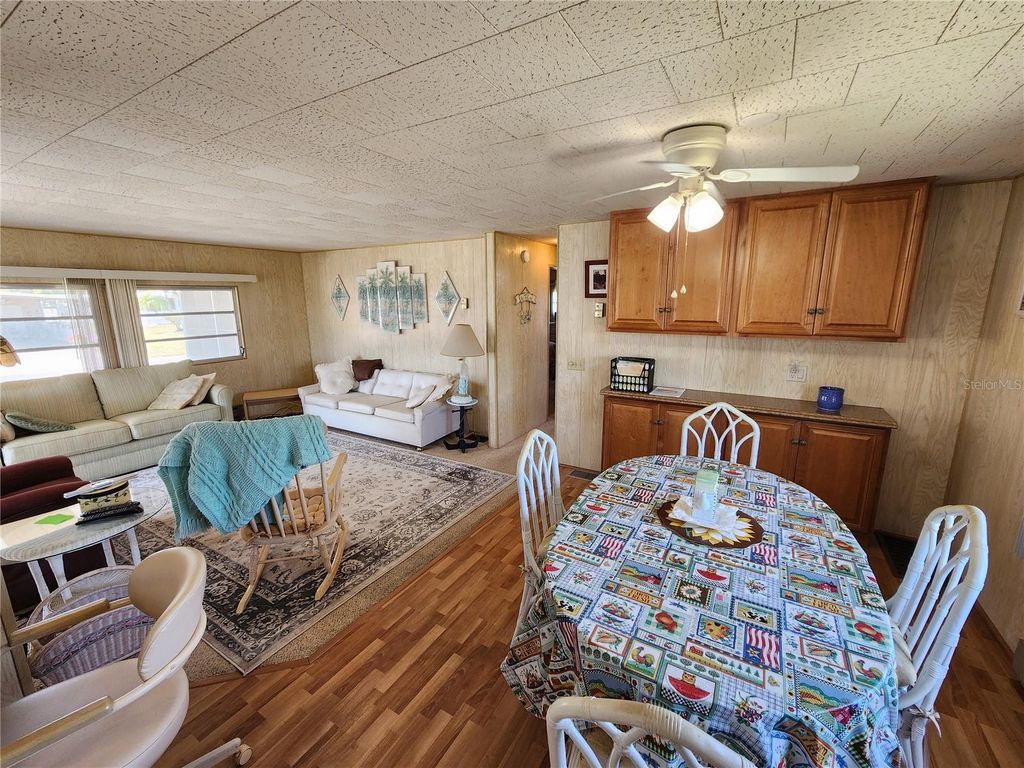 Image 9 of property listing at 316 DANUBE CIRCLE, Bradenton, FL 34207