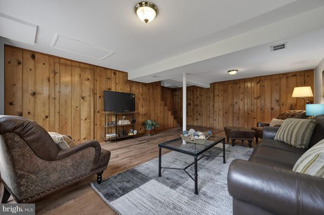 112 LUXOR ST, Manassas Park, VA 20111