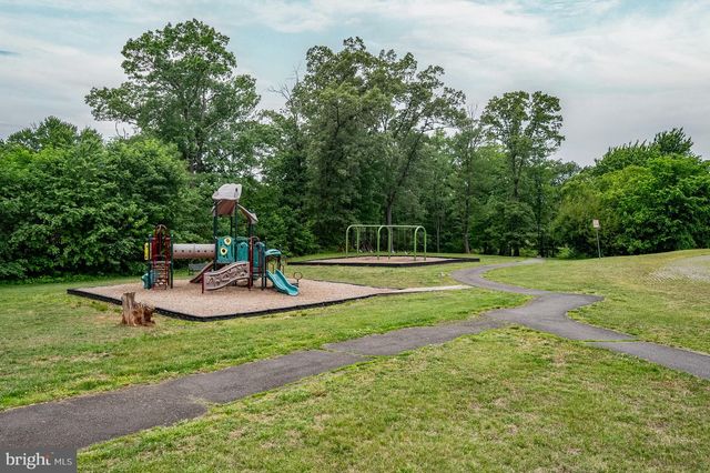112 LUXOR ST, Manassas Park, VA 20111