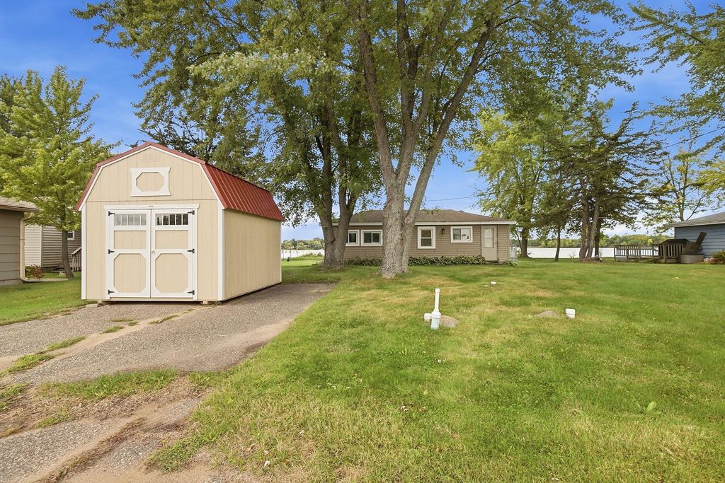 31468 London Drive NE, Cambridge, MN 55008 — exterior