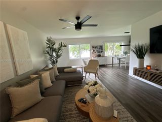 13550 SW 6th Ct 301A, Pembroke Pines, FL 33027