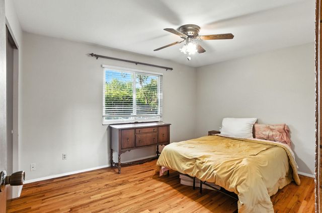 8 E ALHAMBRA DR, Columbia, MO 65203