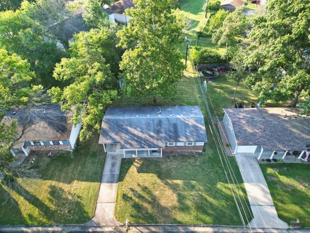 8 E ALHAMBRA DR, Columbia, MO 65203