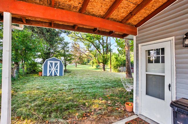 8 E ALHAMBRA DR, Columbia, MO 65203