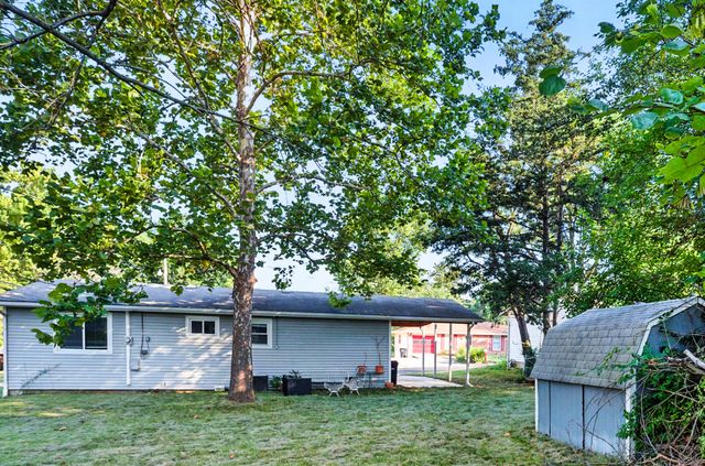 8 E ALHAMBRA DR, Columbia, MO 65203