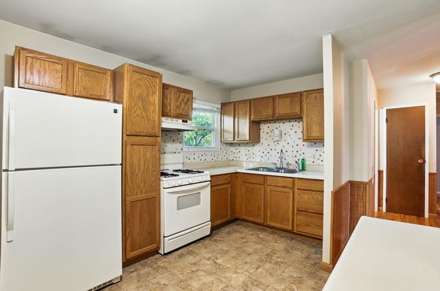 8 E ALHAMBRA DR, Columbia, MO 65203