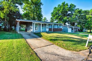 8 E ALHAMBRA DR, Columbia, MO 65203