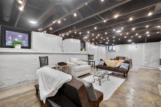 3441 Crittenden Street, St Louis, MO 63118