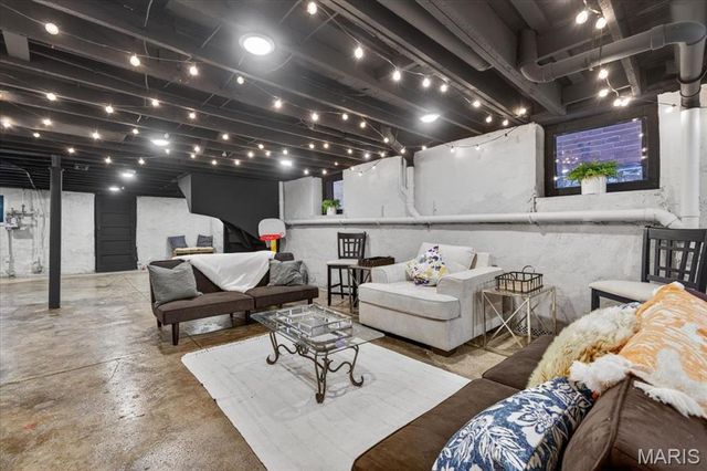 3441 Crittenden Street, St Louis, MO 63118