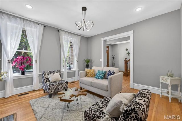 3441 Crittenden Street, St Louis, MO 63118