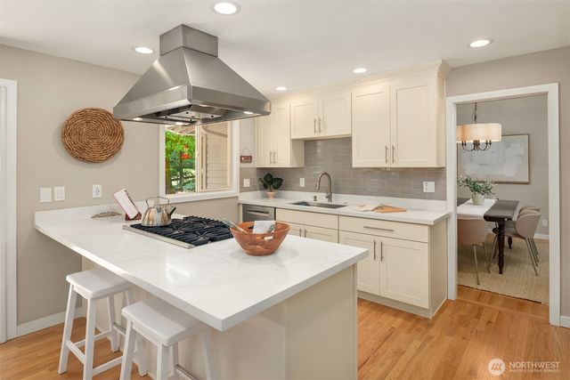 14045 NE 61st Street, Redmond, WA 98052