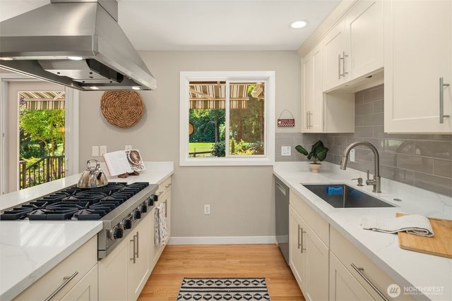 14045 NE 61st Street, Redmond, WA 98052