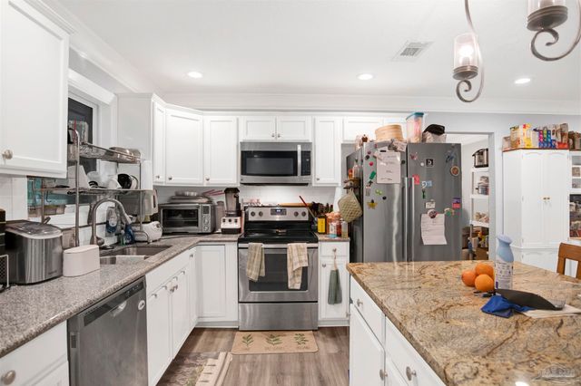 6548 Colonade Cir, Pensacola, FL 32506