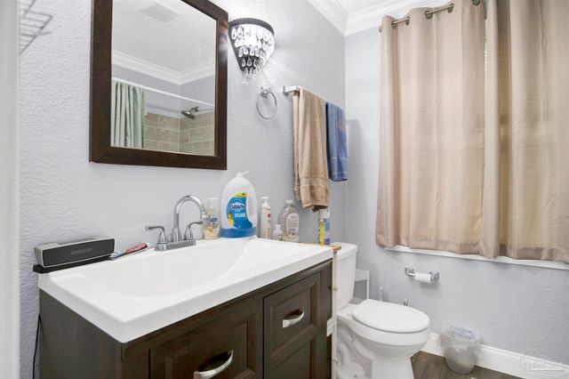 6548 Colonade Cir, Pensacola, FL 32506