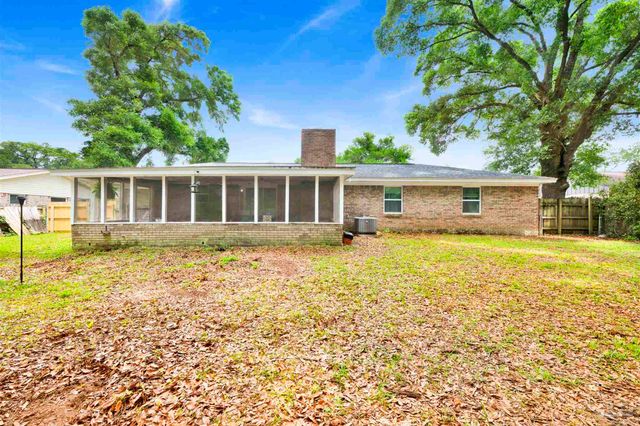 6548 Colonade Cir, Pensacola, FL 32506