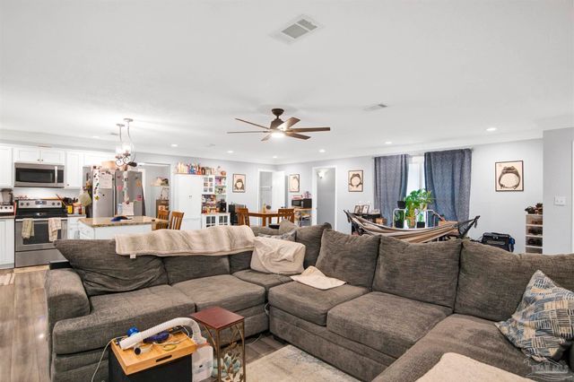 6548 Colonade Cir, Pensacola, FL 32506