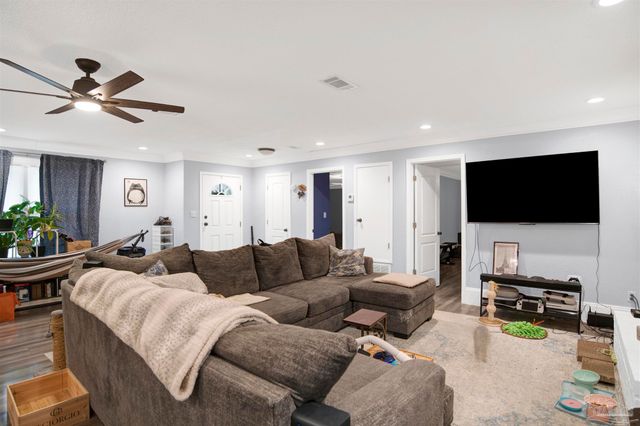 6548 Colonade Cir, Pensacola, FL 32506