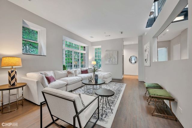 1401 N Astor Street, Chicago, IL 60610