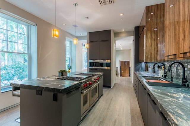 1401 N Astor Street, Chicago, IL 60610