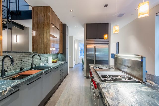 1401 N Astor Street, Chicago, IL 60610