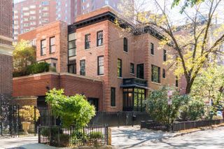 1401 N Astor Street, Chicago, IL 60610