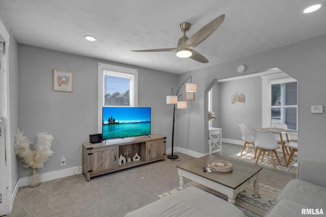 1011 19TH Avenue, Moline, IL 61265