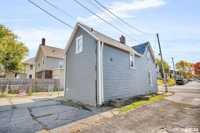 1011 19TH Avenue, Moline, IL 61265