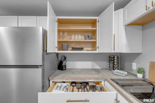 1011 19TH Avenue, Moline, IL 61265